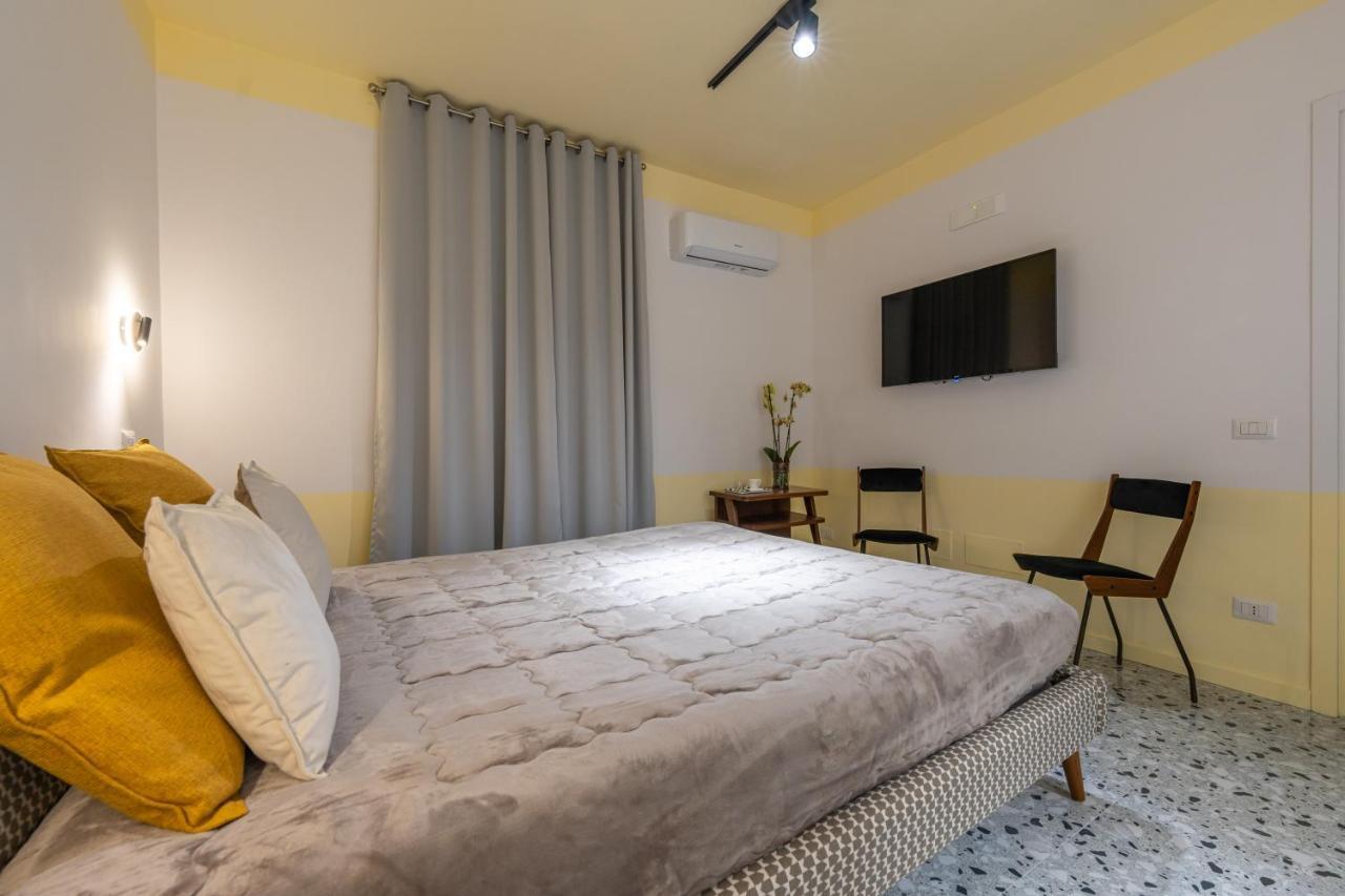 Bed and Breakfast Teatro Toledo 272 Neapel Exterior foto